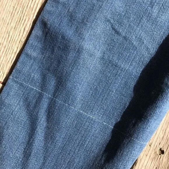 TNT Crop Floral Pattern - Picture 3 of 5